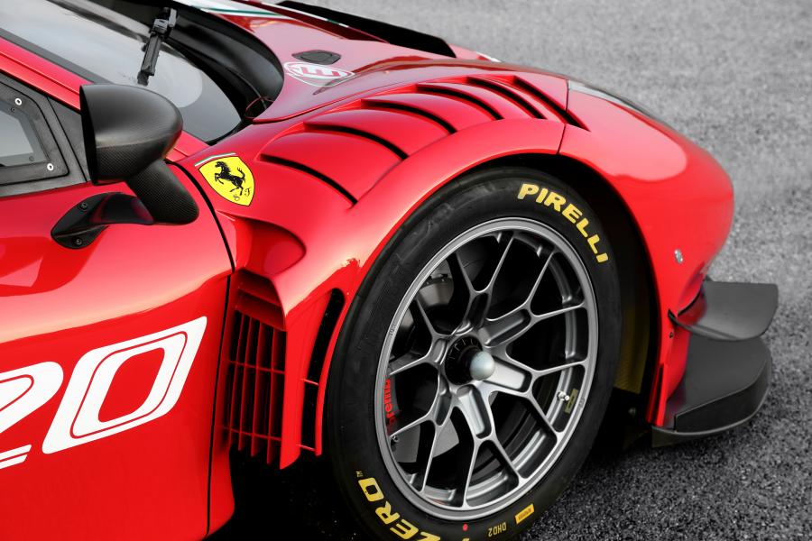 Колеса Ferrari 488 GT3 Evo 2020 года  (фото 4 из 10)